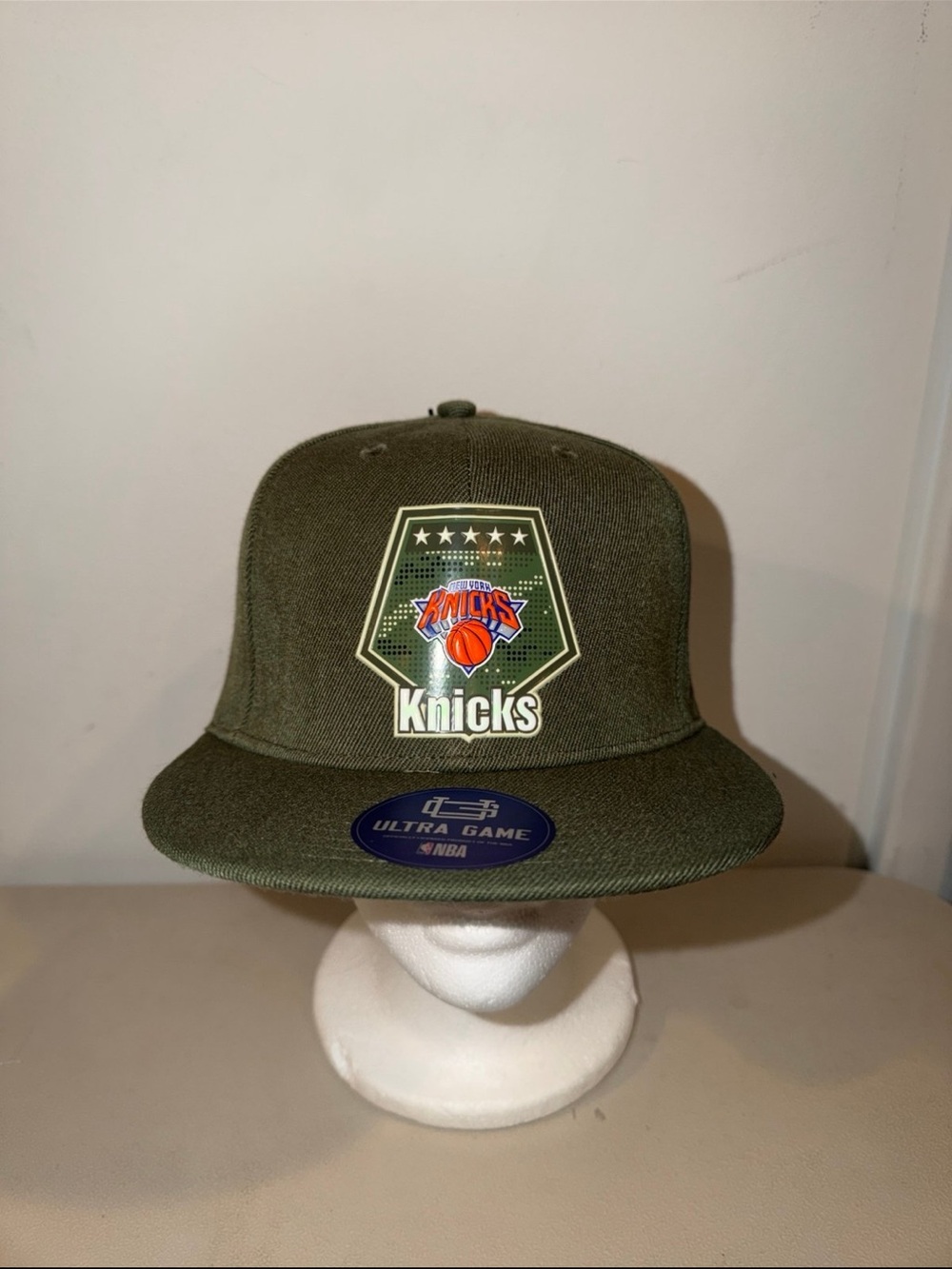 New York Knicks Ultra Game Snapback Hat (NWTS)